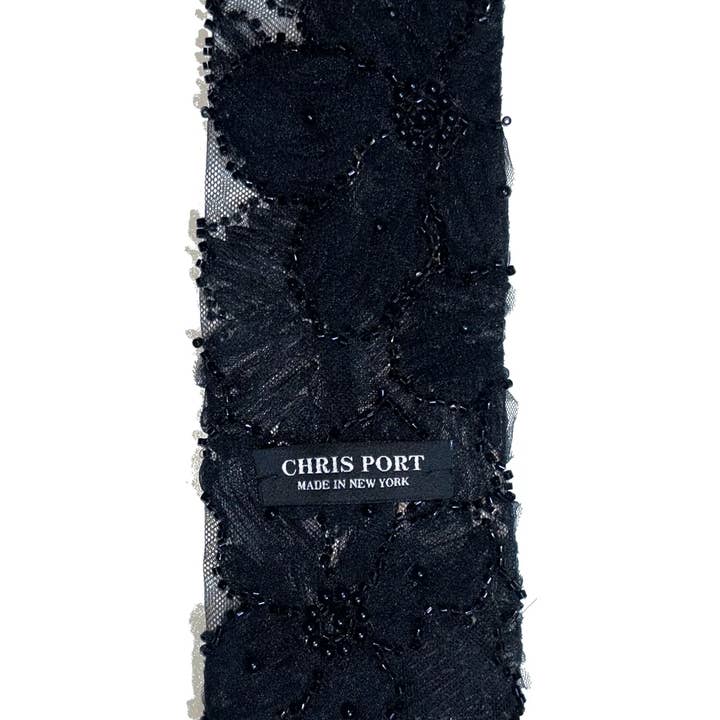 Cravate noire à fleurs perlées pour la vente par CHRIS PORT NEW YORK