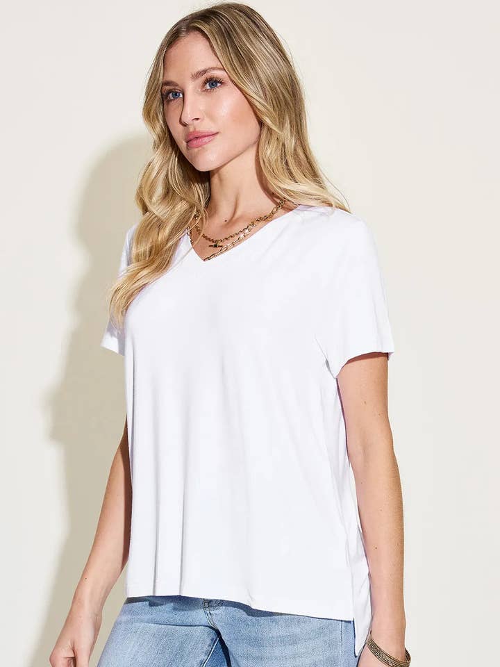 Basic Bae V-hals høj-lav T-shirt i fuld størrelse for engroshandel hos Queenado