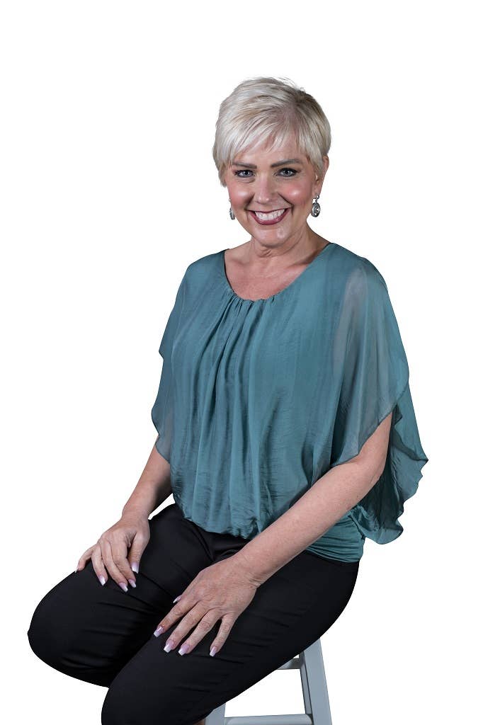 TINA Stephens Italy/Tees By Tina – Engroshandel Bluse - Dame – Aurora Flutter Fly Sleeve Silke Top m/Band Bund (BSS202)6