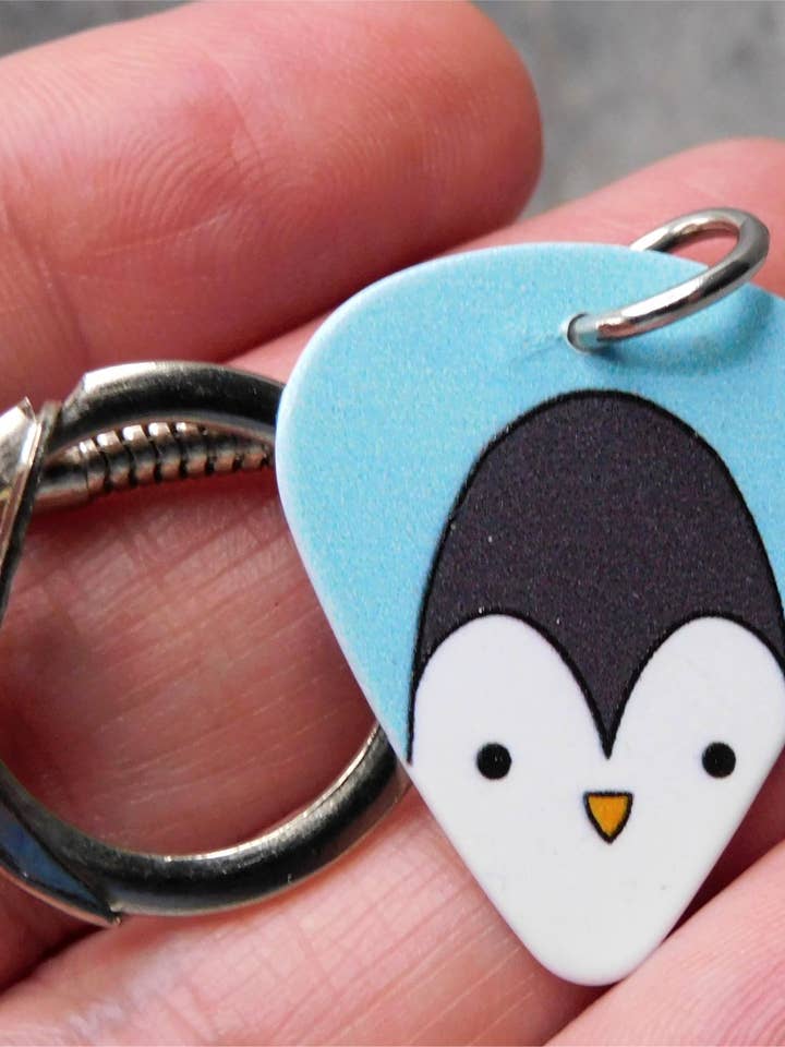 Pingvin Guitar Pick Nøglering for engroshandel hos Simply Raevyn