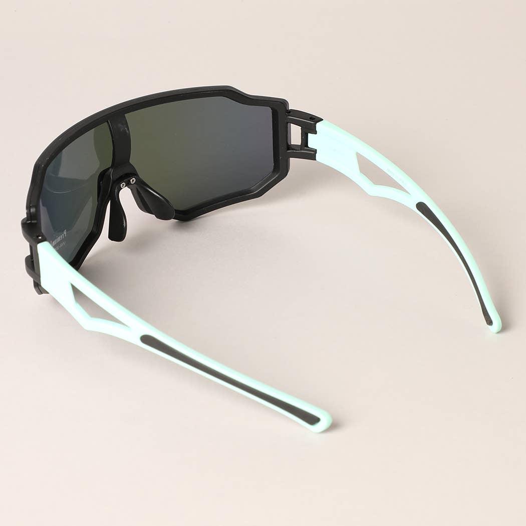 12 BLANDADE FÄRG Ljusfärgad ram tonade linser Sport solglasögon för wholesale på Faire8