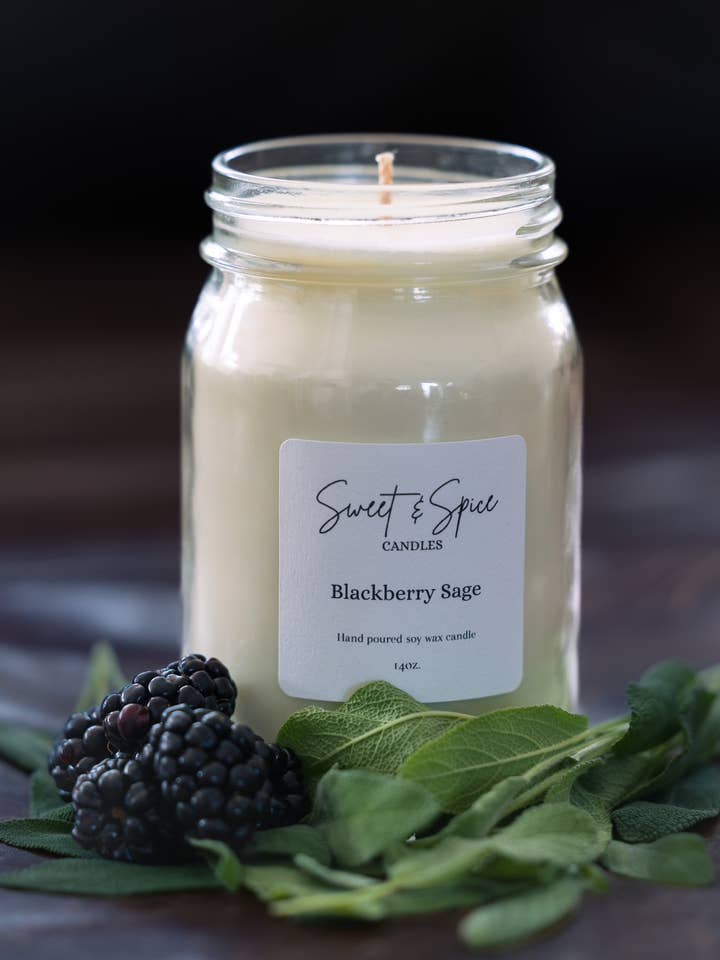 Bougie à la cire de soja Blackberry Sage pour la vente par Sweet & Spice Candles