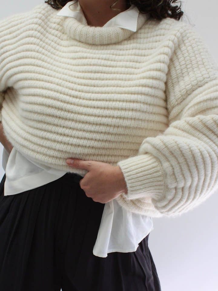 Na Nin – Engroshandel Pullover - Dame – Romy strikket alpaka-ballonærmet sweater