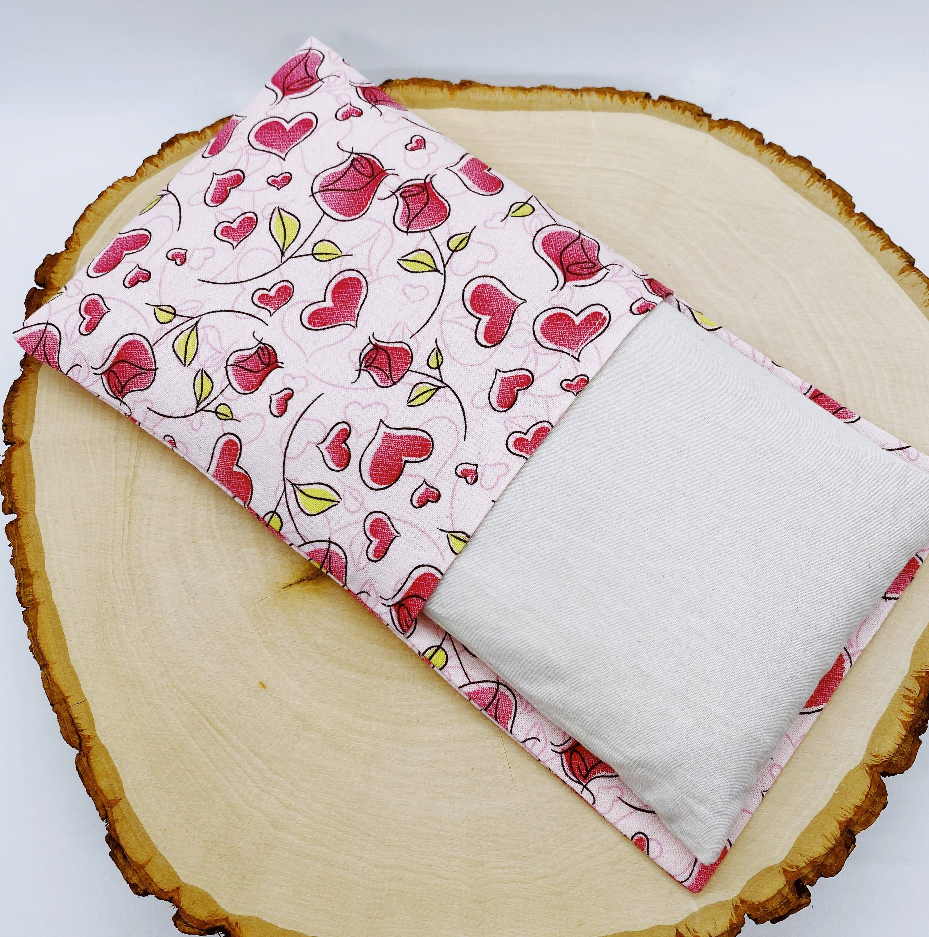 Wellness & Oils – Almofada de spa/terapia por atacado – Almofada de Olhos de Lavanda com Capa Lavável - Corações Cor-de-Rosa1