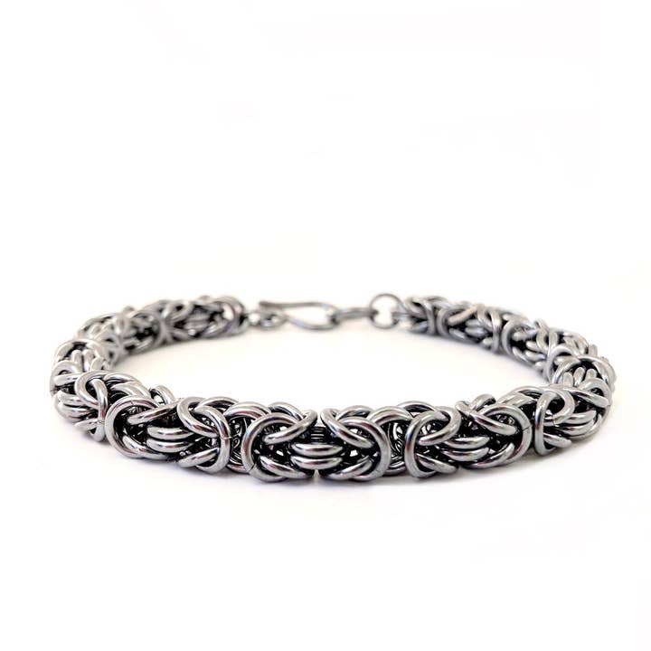 Bracelet byzantin à mailles épaisses en argent sterling oxydé pour la vente par Alison Morse