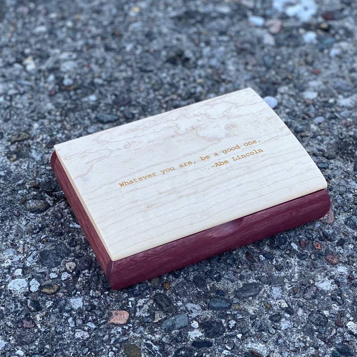 Mikutowski Woodworking - Venta al por mayor Joyero/organizador de joyas - Caja Tranquility de madera grabada con frases superventas23