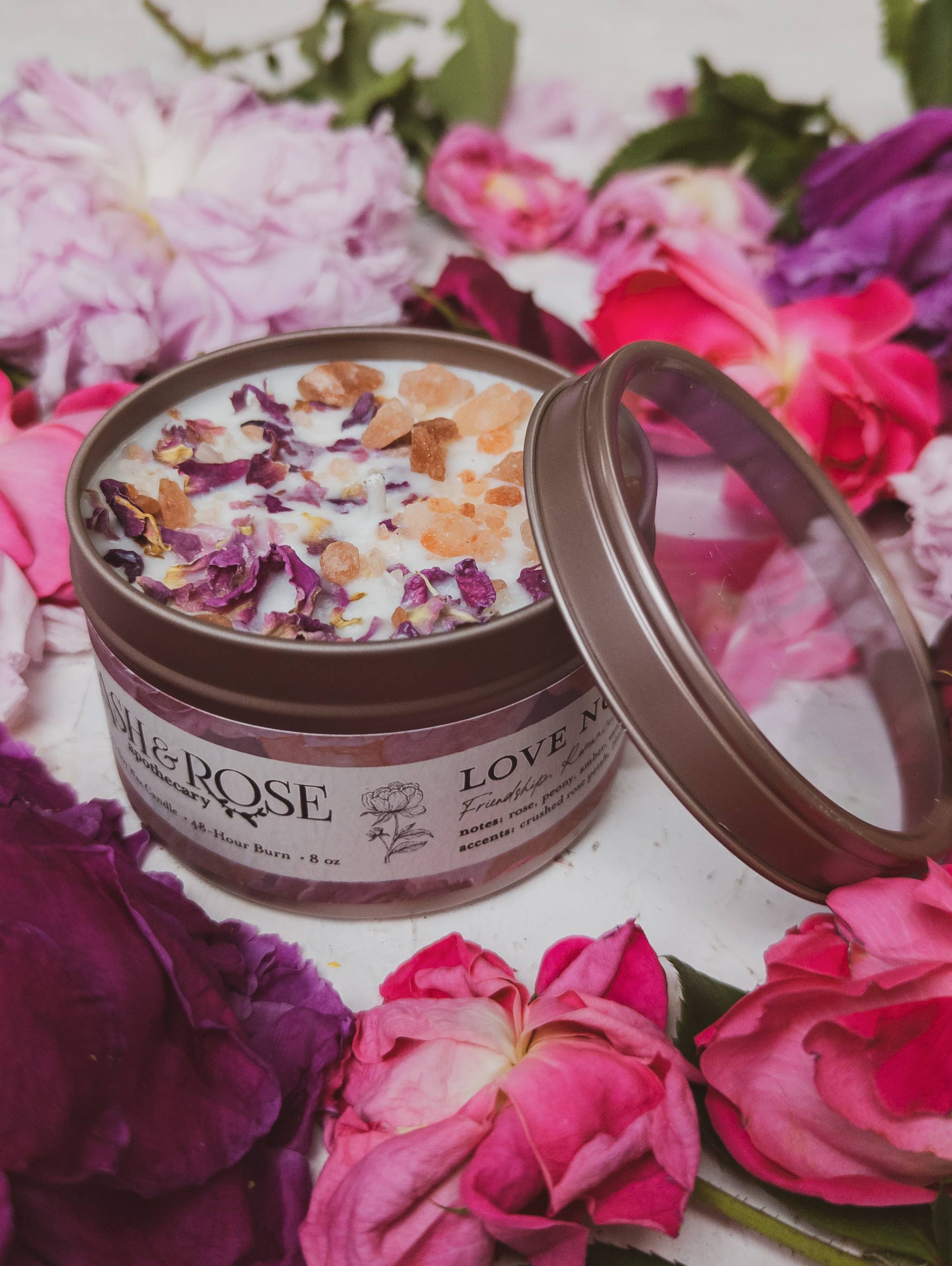 Ash & Rose - Vente Bougie en bocal - Bougie en cire de soja Love Notes aux pétales de rose et sel rose de l'Himalaya11