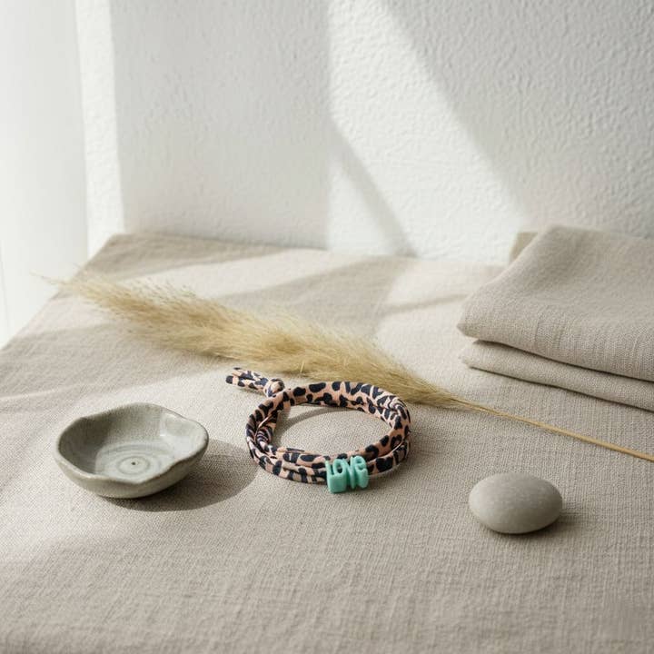 Viklearmbånd leopard kærlighed mintgrøn for engroshandel hos Ibiza Boutique