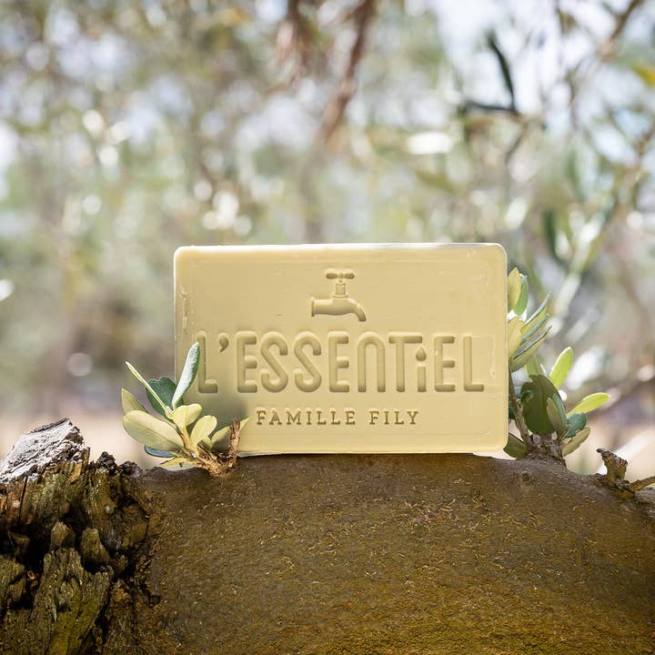 L'Essentiel Famille Fily - Wholesale Zeepblok - Vaste olijfolie zeep - 100G2