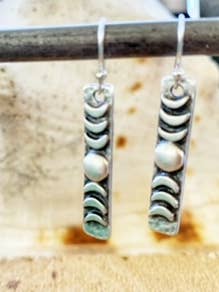 Petite faser af månens rektangel dingler øreringe for engroshandel hos Mon Amie Jewelry