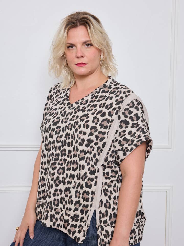 Taglia Grande - T-shirt ampia con stampa animalier - 6936 LEO per la vendita all'ingrosso da parte di C'MELODIE