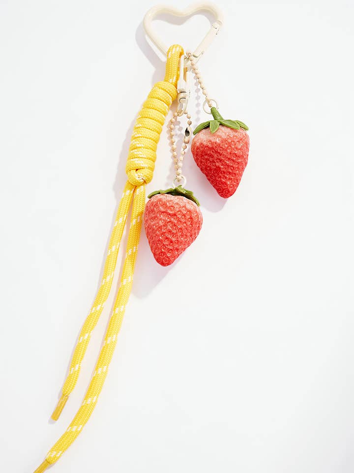 Väskdekoration och nyckelring med jordgubbar PC19 för wholesale av BYREN | ÉLINE L'ATELIER