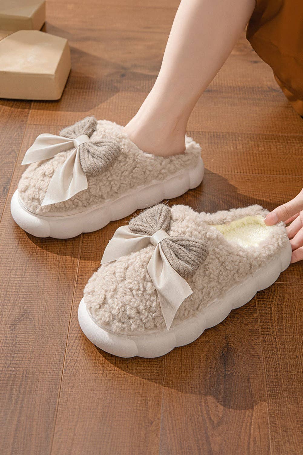 Lovesoft - Wholesale Slippers - Women's - White Contrast Bowknot Applique Plush Winter Slippers (Bow Colors May Differ by Batch)7