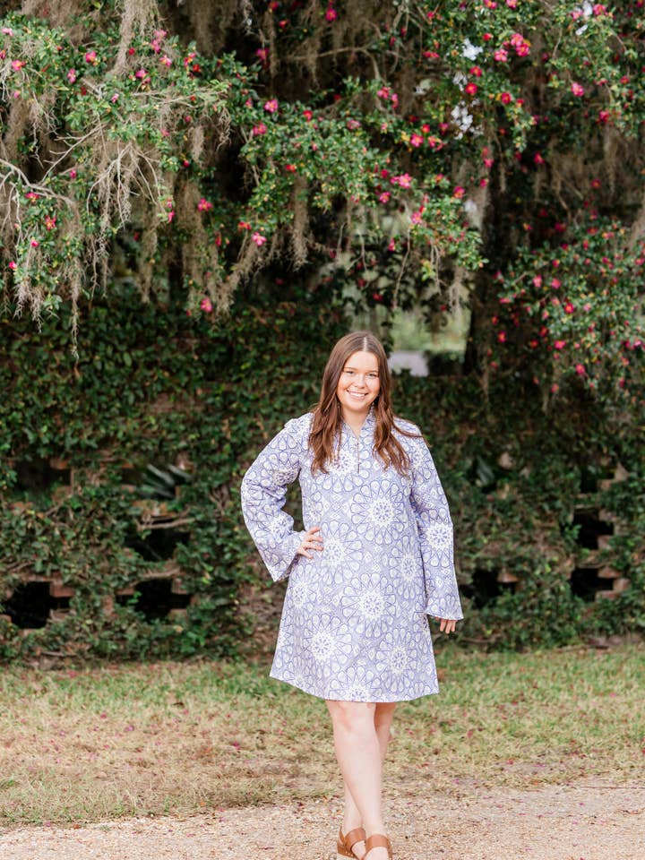 Mini caftano Resort | Lavende Court Eloise | PRONTO PER LA SPEDIZIONE per la vendita all'ingrosso da parte di Heart of Grace