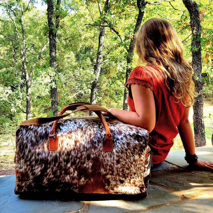 Ranch Junkie - Wholesale Weekender Bag - Unisex - Genuine Cowhide Duffel Bag The Highlands Saddle Large Cowhide Duffel3