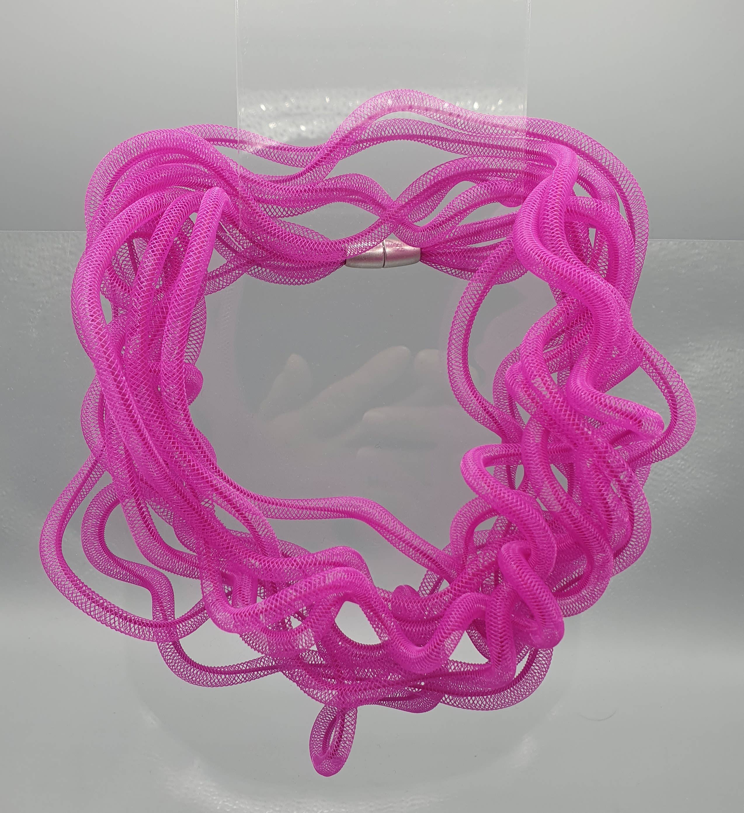 Rosalba Galati SRL – Colar com abas por atacado – Colar Eterina de PVC e Malha Sintética4