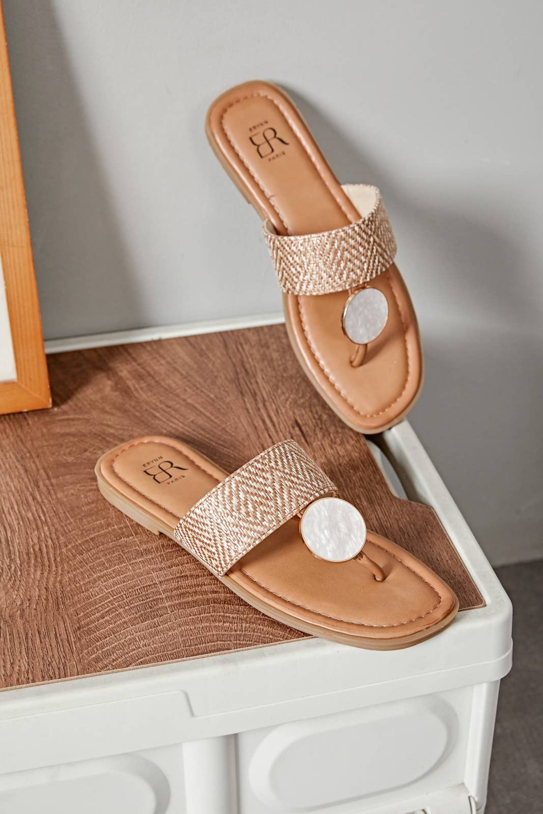 ERYNN - Wholesale Sandals - Women's - Flat sandals - Amelia2