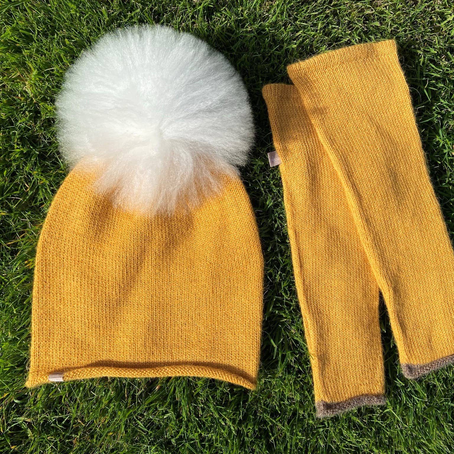 Samantha Holmes Alpaca Clothing and Gifts - Venta al por mayor Gorro de lana - Mujer - Gorro de Alpaca con Borla de Jersey1