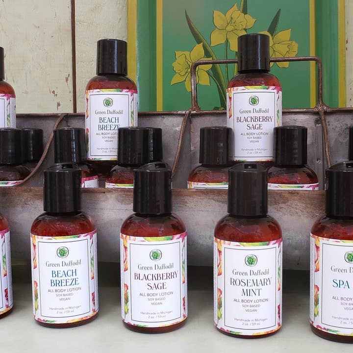 Green Daffodil Bath & Body - Wholesale Hand & Body Lotion - Lilac Mini Soy Lotion Bottle4