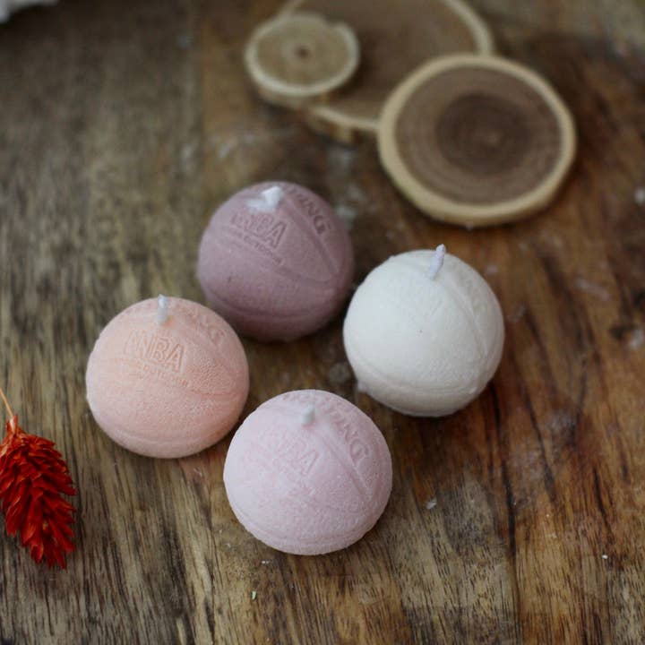 Meet me at the corner - Wholesale Novelty Candle - Set of 4 candles in the shape of a basketball1