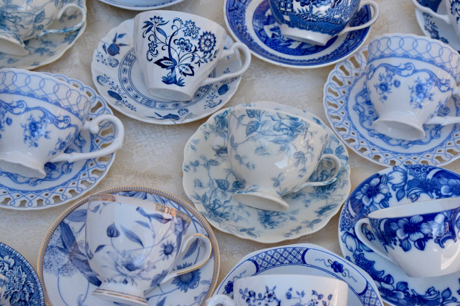 All Little Cute Things – wholesale Kaffe-/Tékopp – Blandade tekoppar i blått och vitt för catering och event1