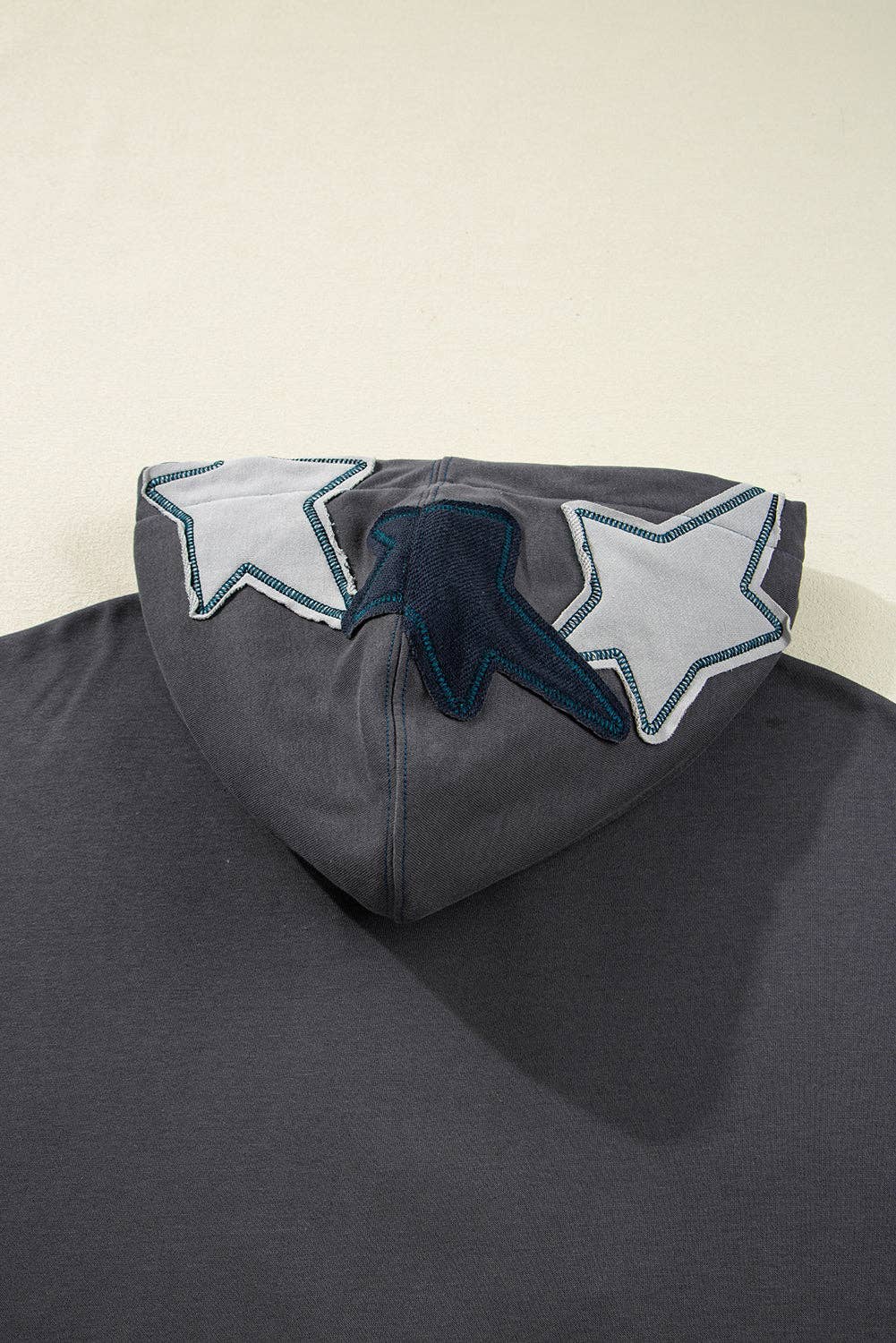 Carbon Grå Carbon Grey Star Patchwork Kontrast Syning Mineralvask Kængurulomme Vintage Hættetrøje for engroshandel på Faire7