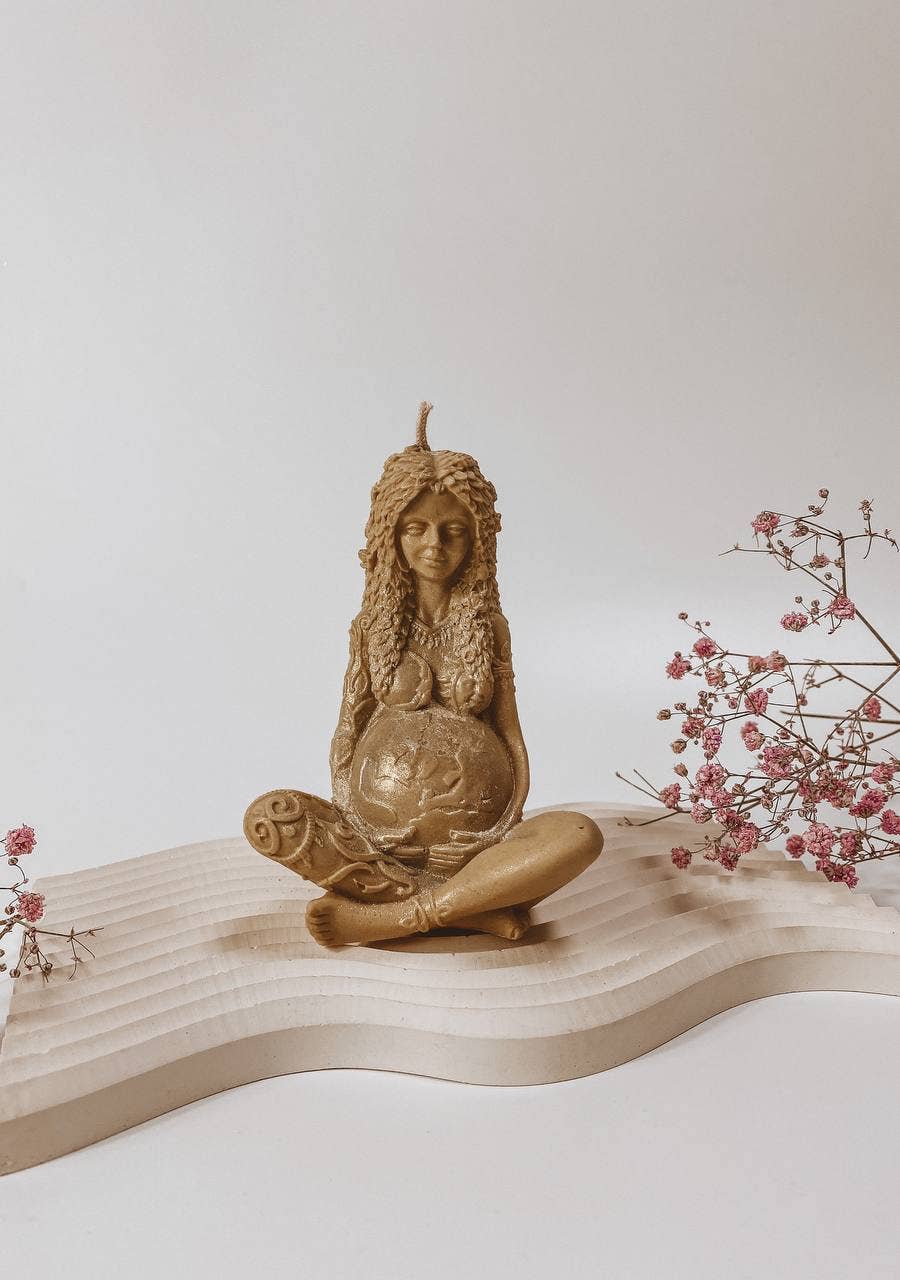 whatever workshop - Wholesale Novelty Candle - Beeswax candle Goddess of the earth Gaia0