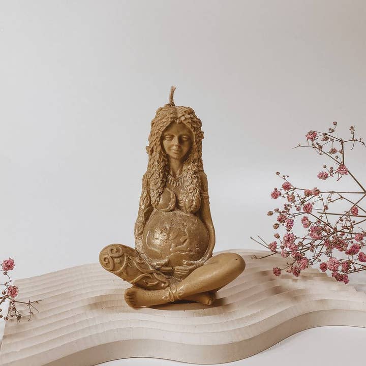 whatever workshop - Wholesale Novelty Candle - Beeswax candle Goddess of the earth Gaia
