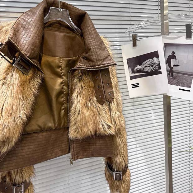 Productseeker – wholesale Fur/faux fur coat – Women's – JK265 2025 Winter Faux Fur and Leather Patchwork Short Coat14