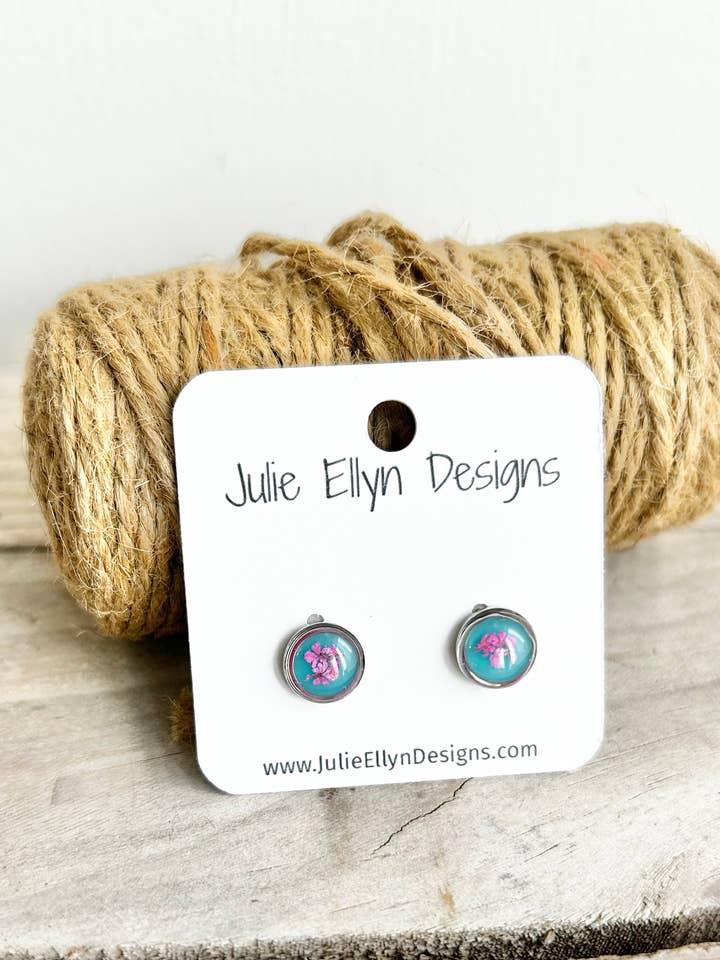 Orecchini Botanici - Piccoli Orecchini a Bottone Rotondi in Acqua per la vendita all'ingrosso da parte di Julie Ellyn Designs
