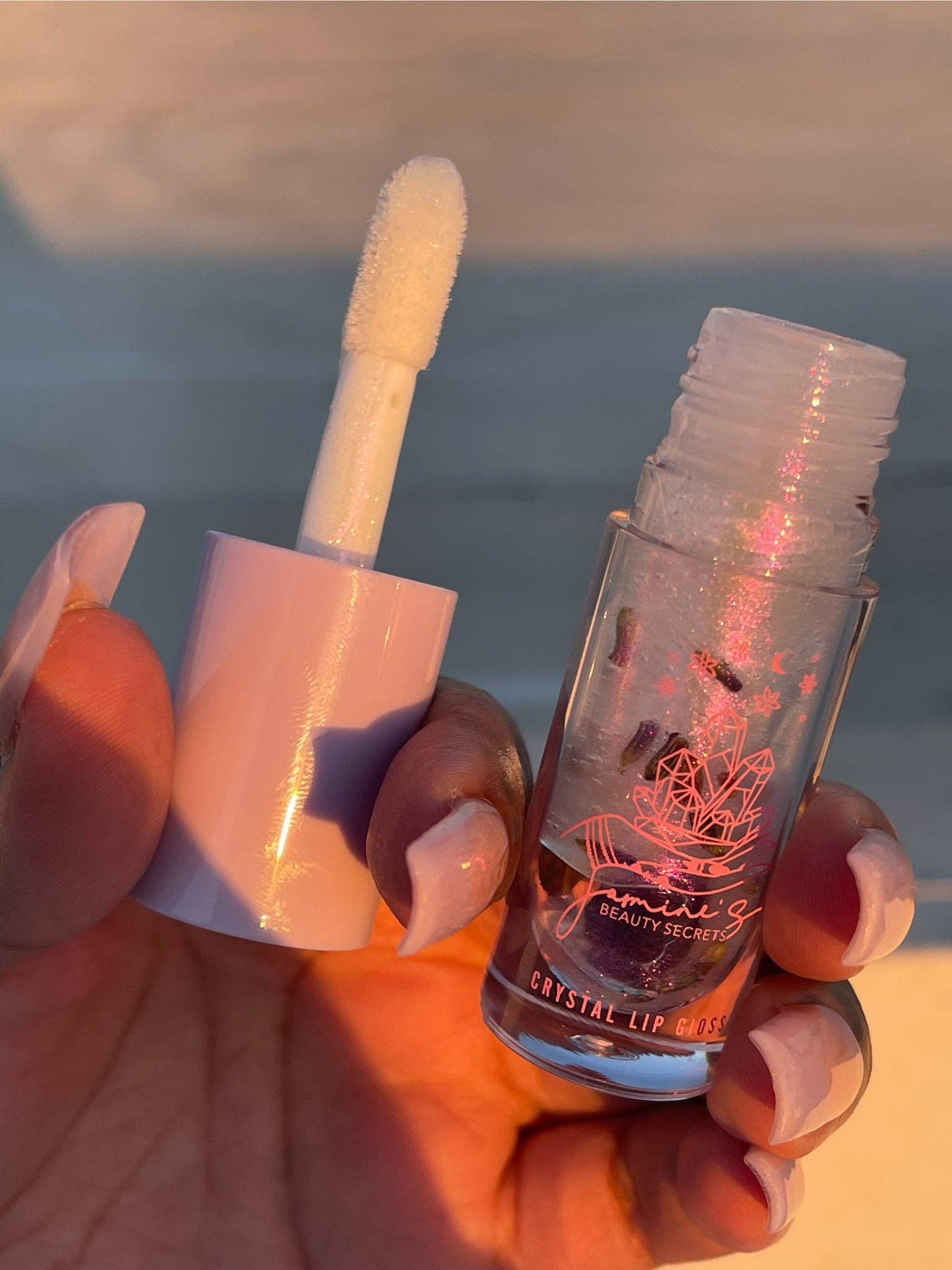 Jasmine's Beauty Secrets - Vente Brillants à lèvres et gloss - Gloss à lèvres cristallin | Gloss infusé à l'améthyste | Apaise l'anxiété4