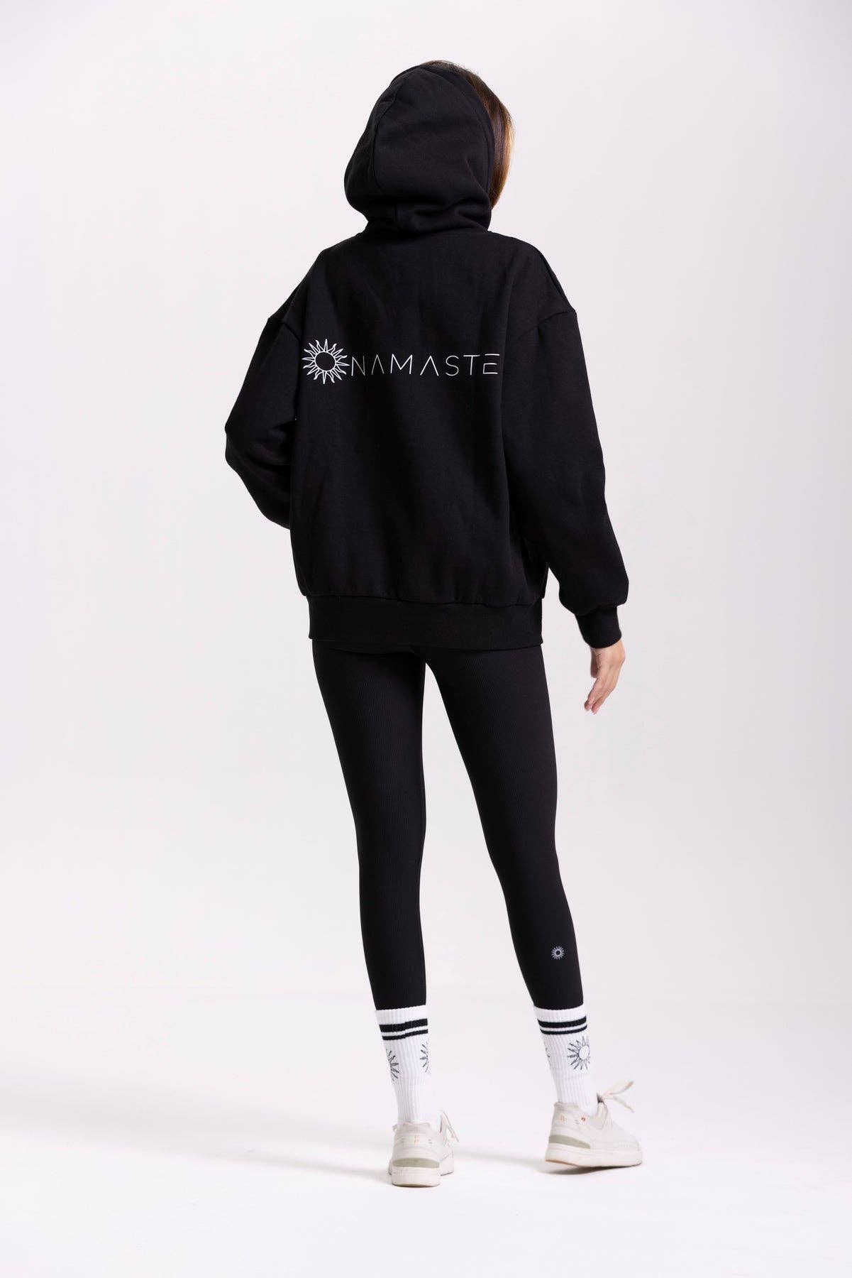 SORT TARA hoodie for engroshandel på Faire2