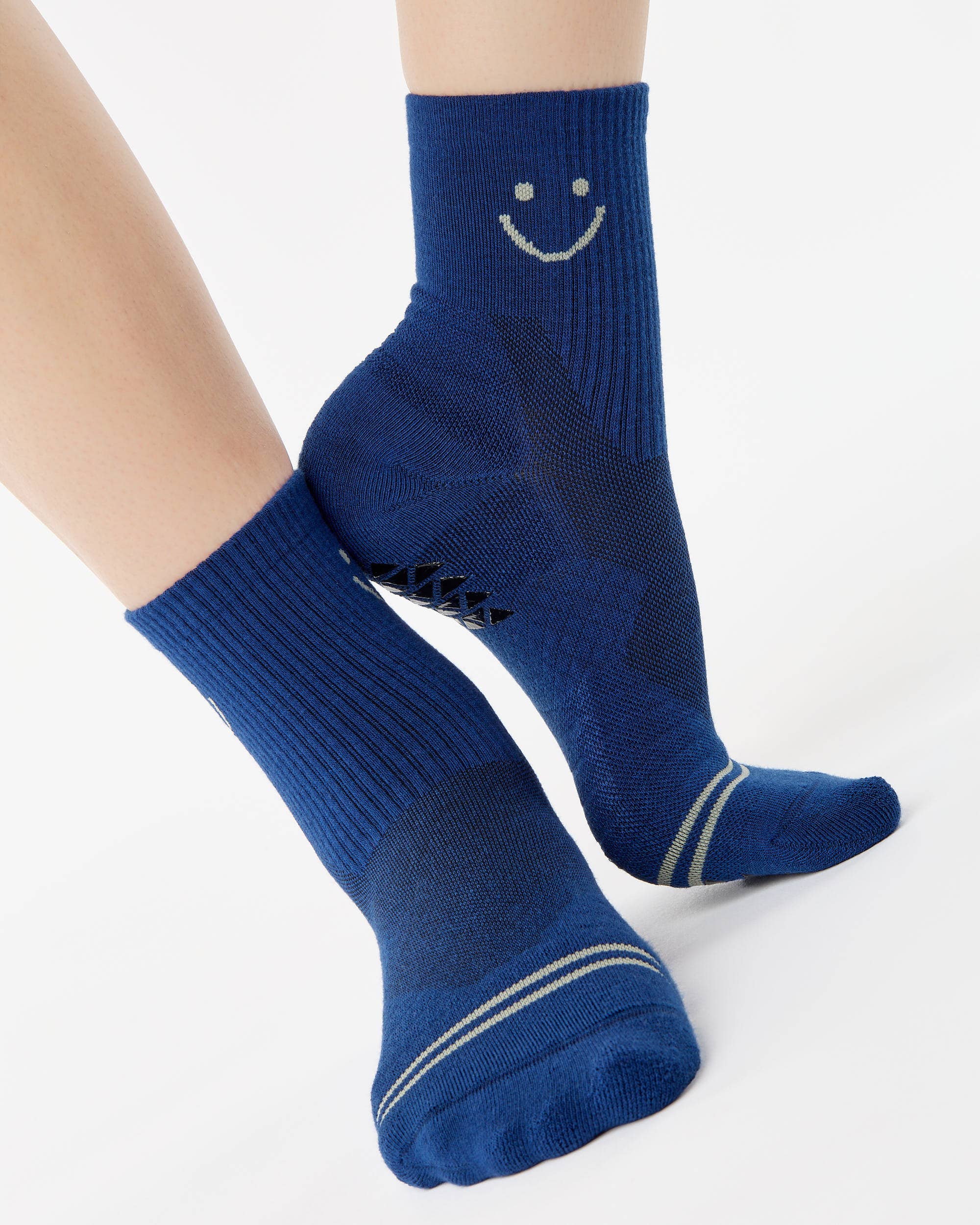 Pointe Studio – wholesale Socks – Women's – Women's Happy Ankle Runner Grip Sock5