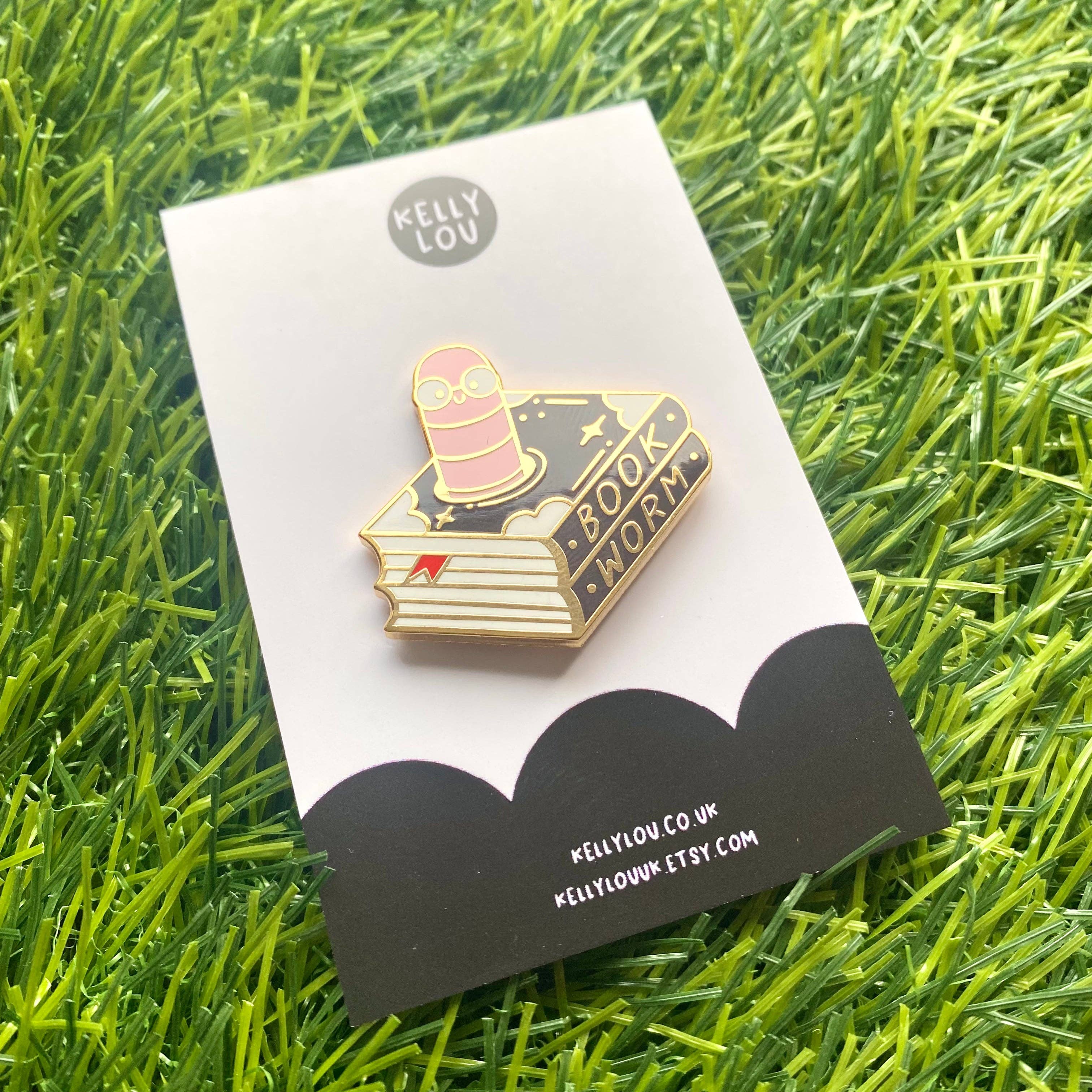 Kellylou – wholesale Lapel pin/button – Bookworm Enamel Pin4