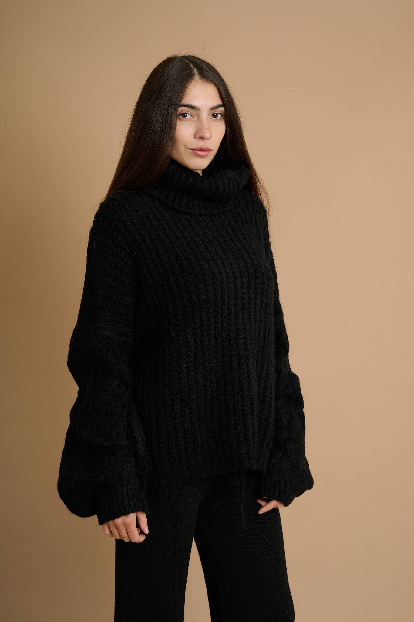 AMELÉ - Wholesale Knit Sweater - Women's - Soft turtleneck oversized sweater3