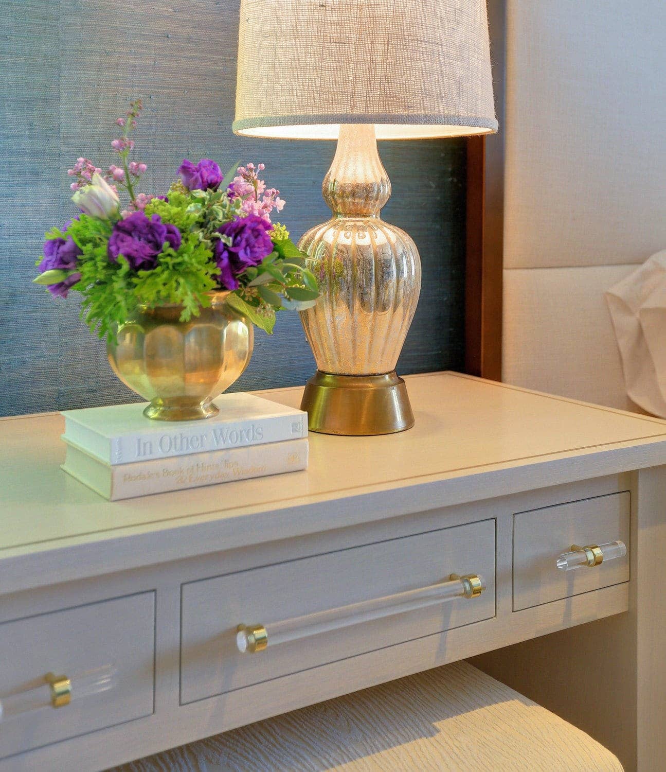 LuxHoldups - Wholesale Knob/Pull - Lucite Drawer Toggle Straight Post - Cabinet Handles & Knobs1