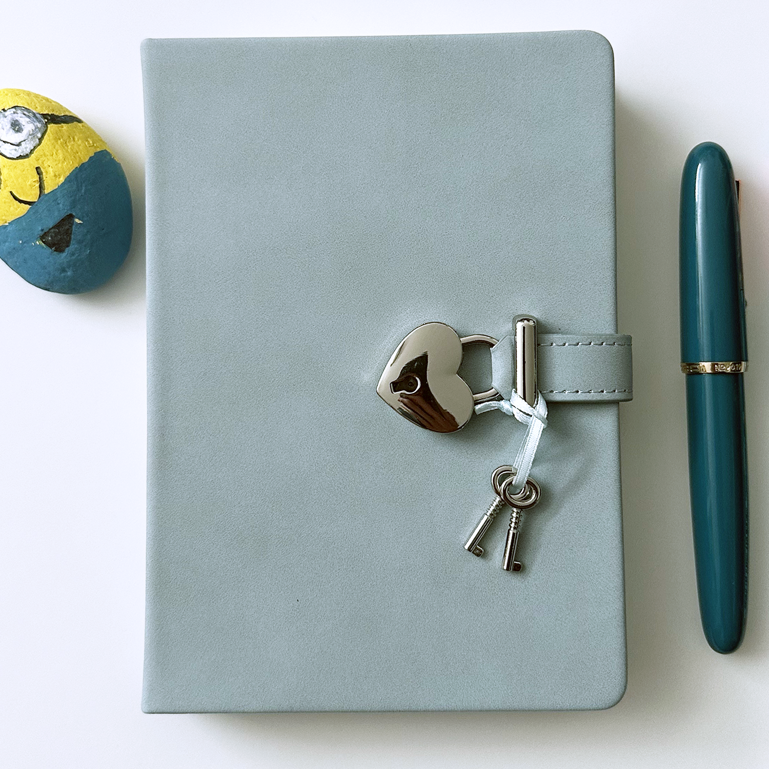 Victoria's Journals - Wholesale Journal/Diary - Kids - Pastel Blue Lock & Key Diary for Girls – 320 Pages1