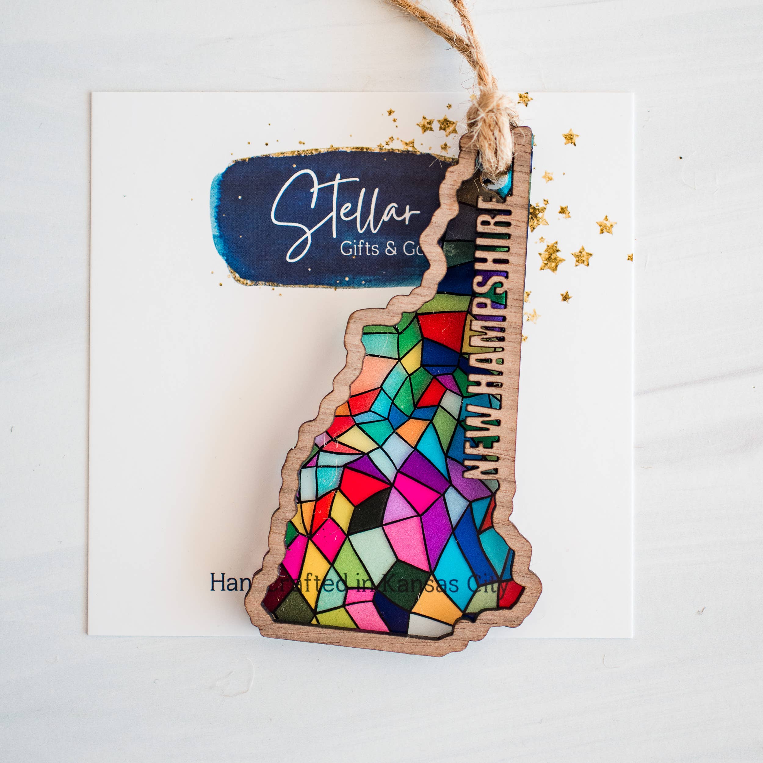 Stellar Gifts & Goods Wholesale - Vente Objets de décoration - Ornements - Vitrail Fête d'État - Noël Local12