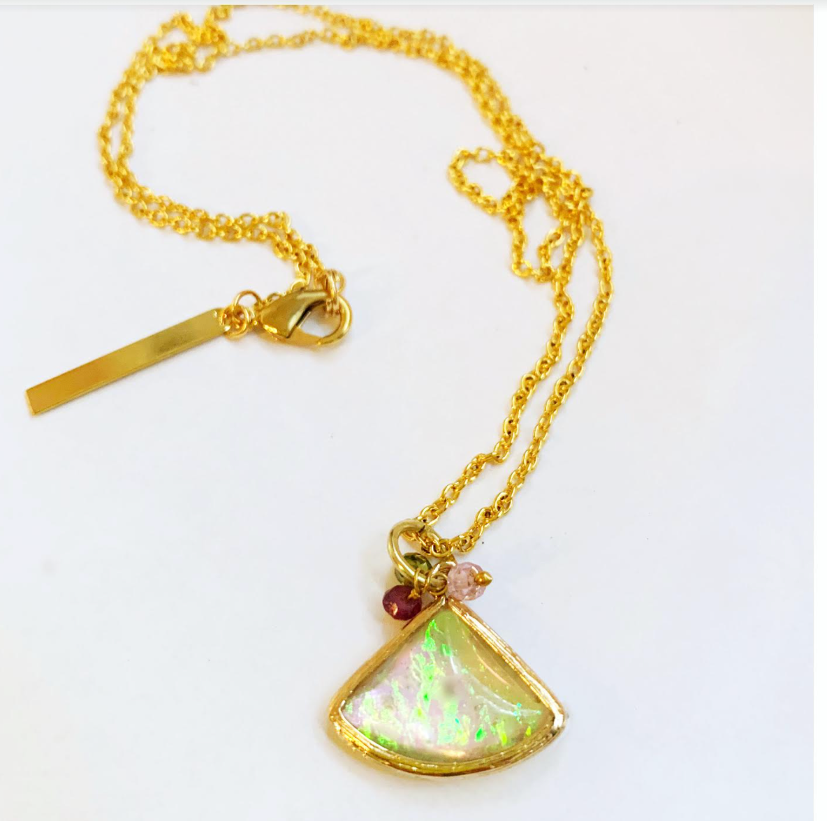 Etymology Jewelry - Vendita all'ingrosso Collana con ciondolo/pendaglio - Collana con pendente in opale artificiale - Gioielli boho con cristalli3