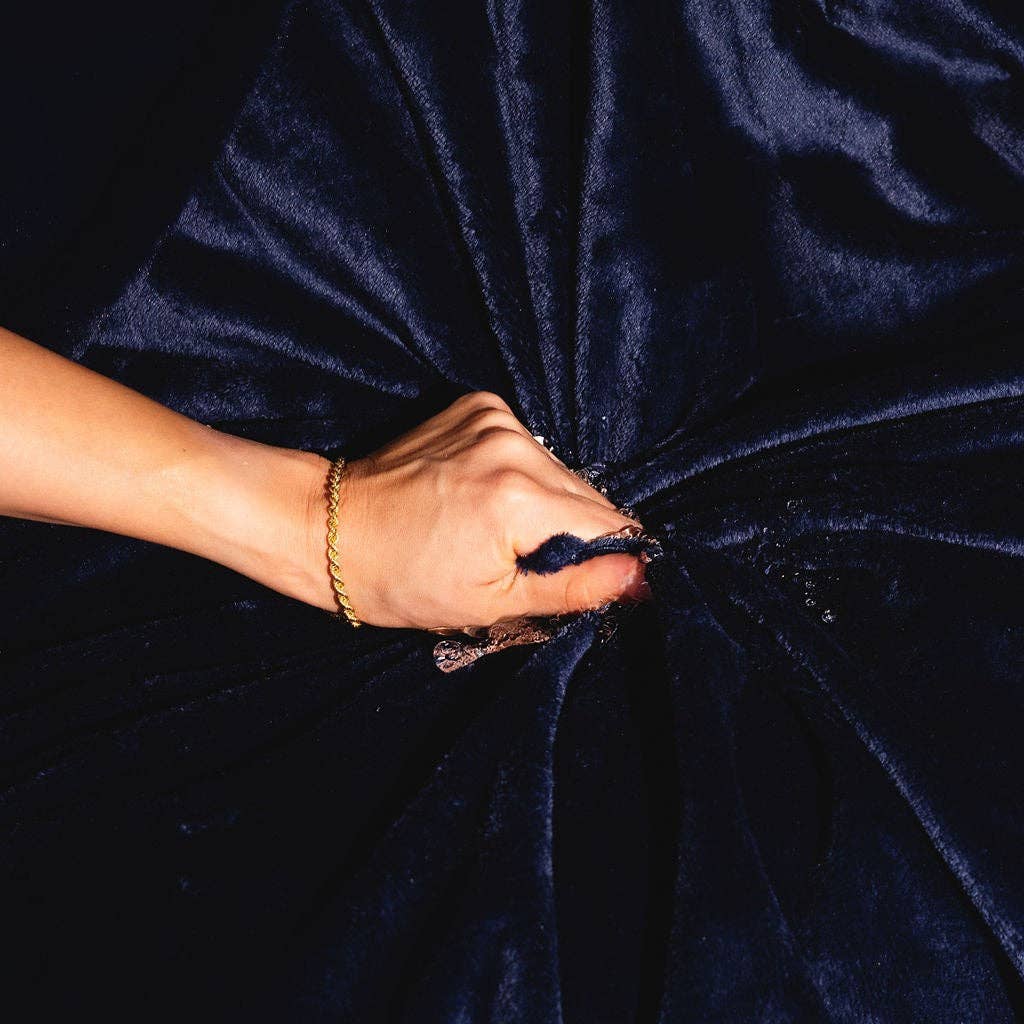 Yoni Pleasure Palace - Wholesale Throw blanket - Furlush Waterproof Squirt  Blanket™ - Navy4