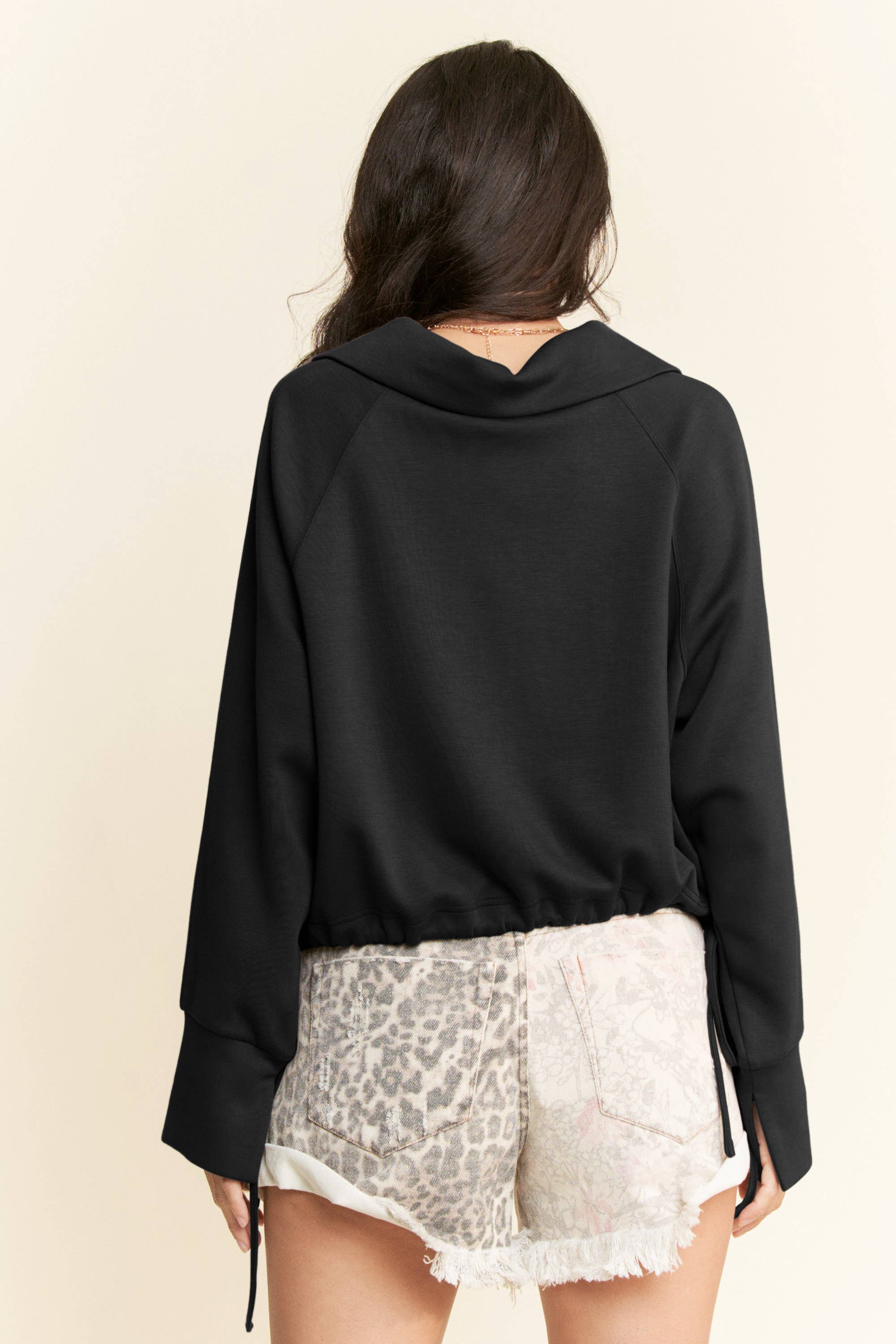 Davi & Dani - Wholesale Blouse - Dames - STEVIGE KORTE TOP MET LANGE MOUWEN EN RITSSLUITING AAN DE VOORKANT13