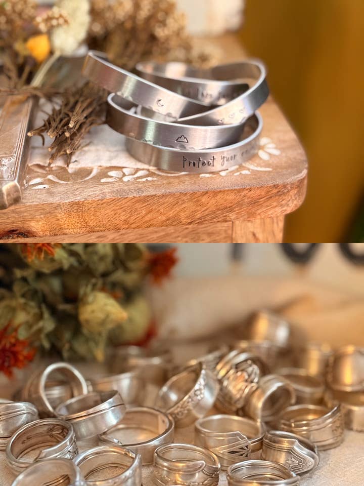 SÉRIE INICIAL DE JOALHARIA, joalharia em metal estampado à mão por atacado de The WildSmith