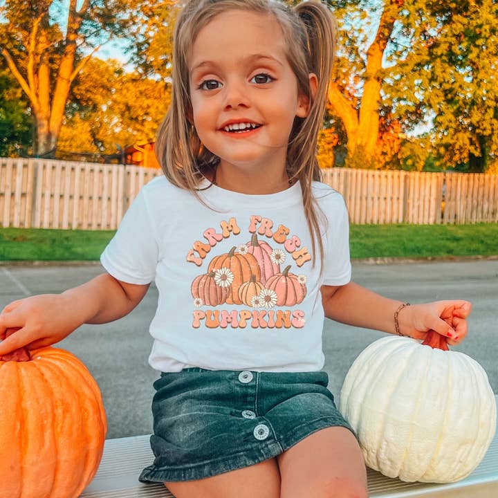 Farm Fresh Pumpkins — Herbstshirt für Kinder und Kleinkinder für den Großhandel von The Countryside Cottage