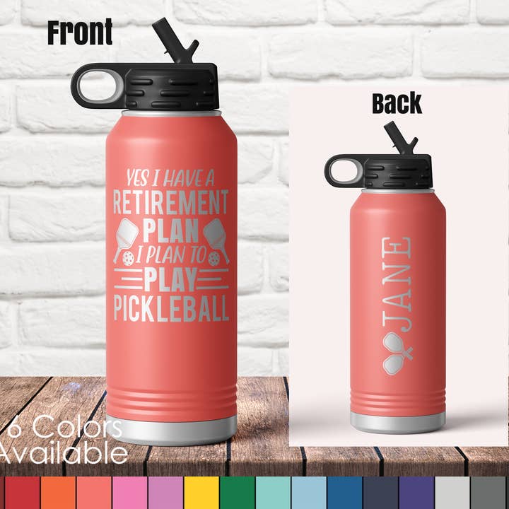 Bouteille de sport Pickleball pour la retraite | Bouteille gravée de 32 oz pour la vente par Happy Camper TX