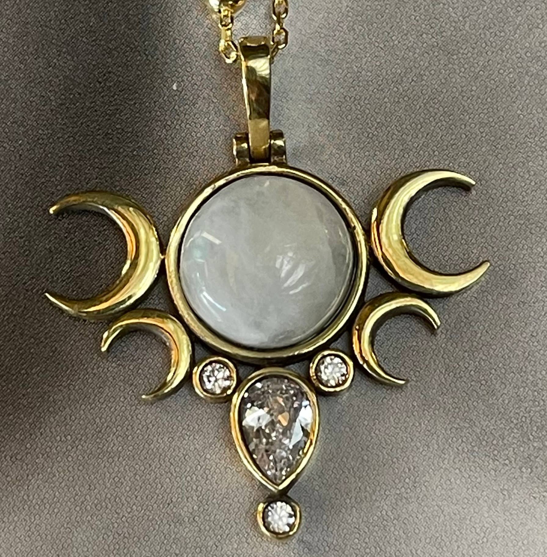 Flesh & Soul - Wholesale Pendant/Charm Necklace - FIVE MOONS MOONSTONE Necklace4