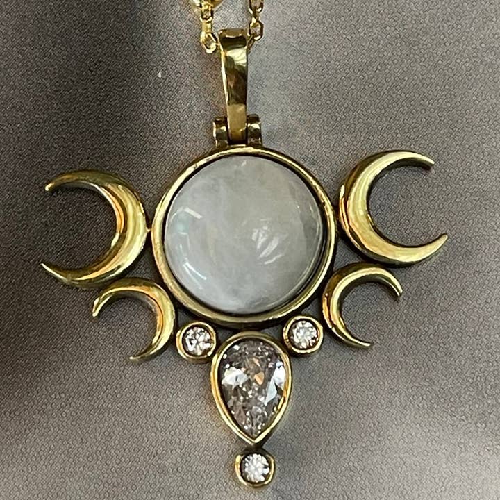 Flesh & Soul - Wholesale Pendant/Charm Necklace - FIVE MOONS MOONSTONE Necklace4