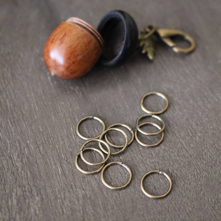 NNK Press - Wholesale Knitting/Crochet Supplies - Little Acorn Stitch Marker Keeper (Pack of 5)2