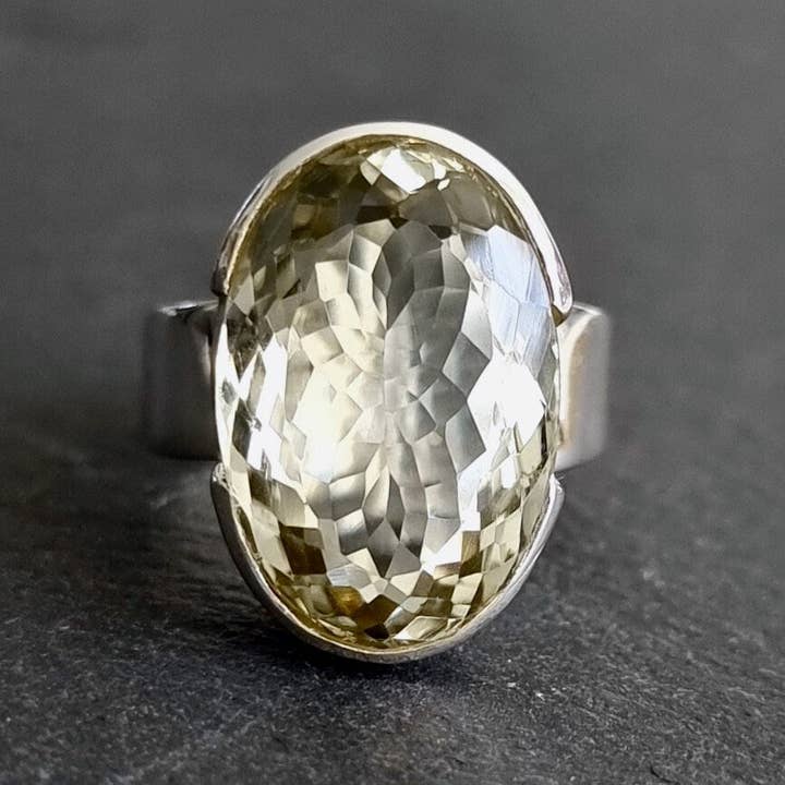 Mistry Gems – Großhandel Cocktail-/Statement-Ring – Designer Großer Ovaler Grüner Amethyst-Ring |925 Sterlingsilber, R1104