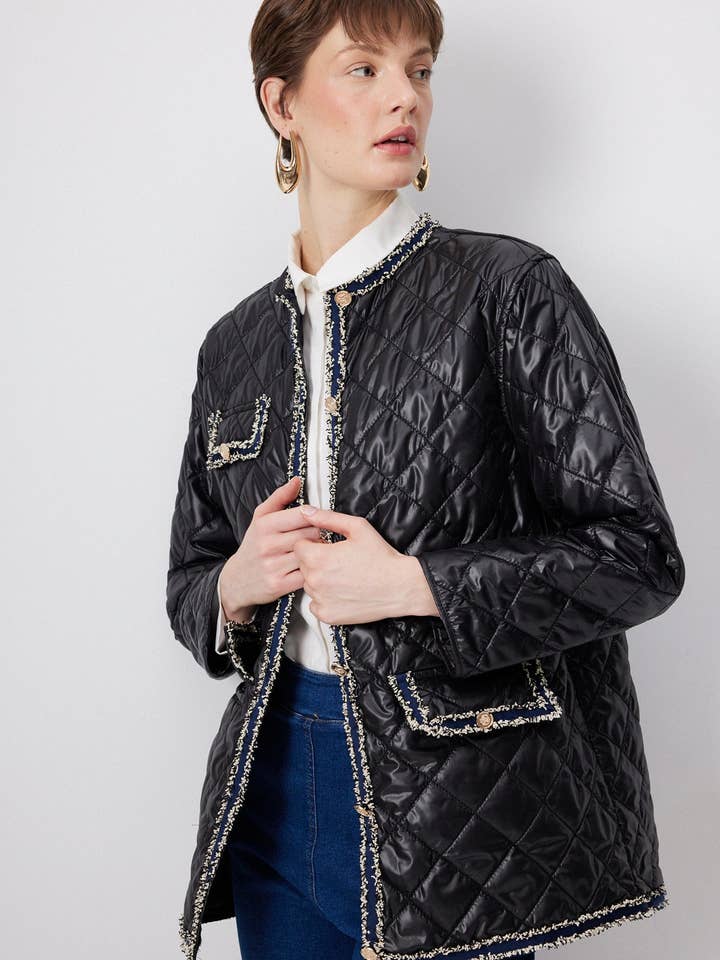 GESTEPPTE JACKE MIT STREIFENDETAIL für den Großhandel von Touché Privé EU