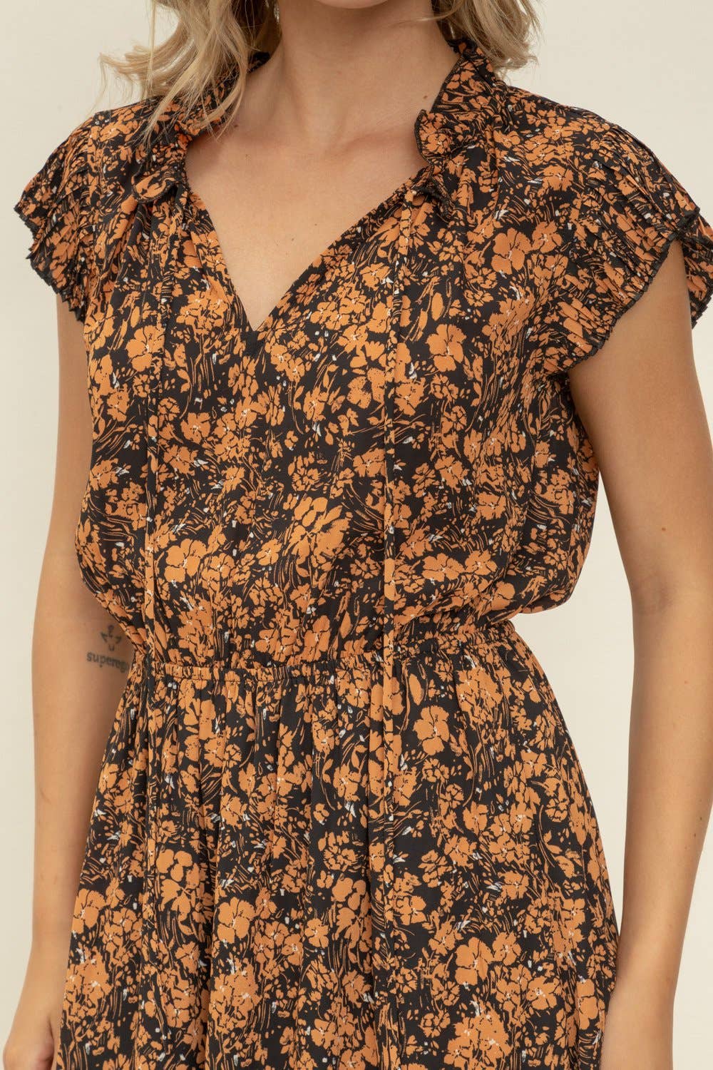 ZWART 32061-1 Midi-jurk met geplooide mouwen en bloemen print voor groothandel op Faire9